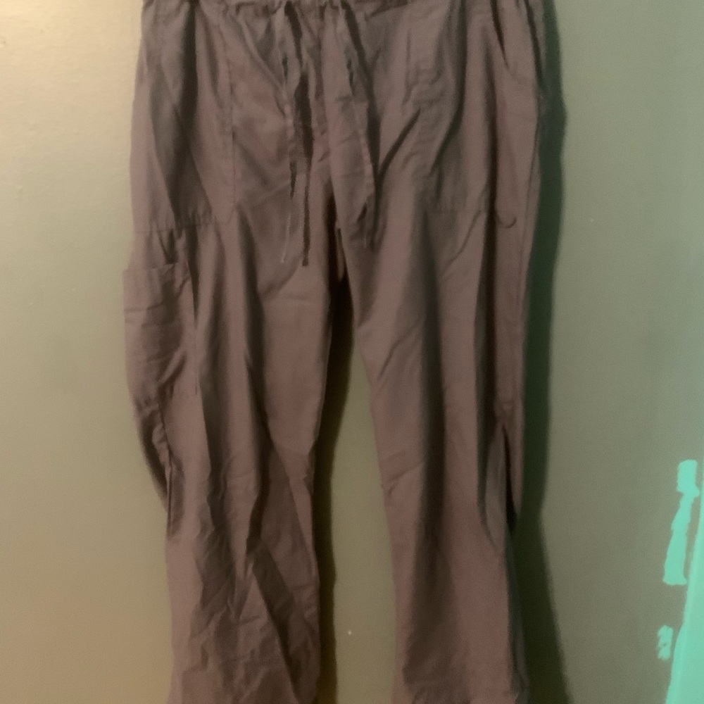 Divine scrub pants. Size XL. Gray. Good condition.